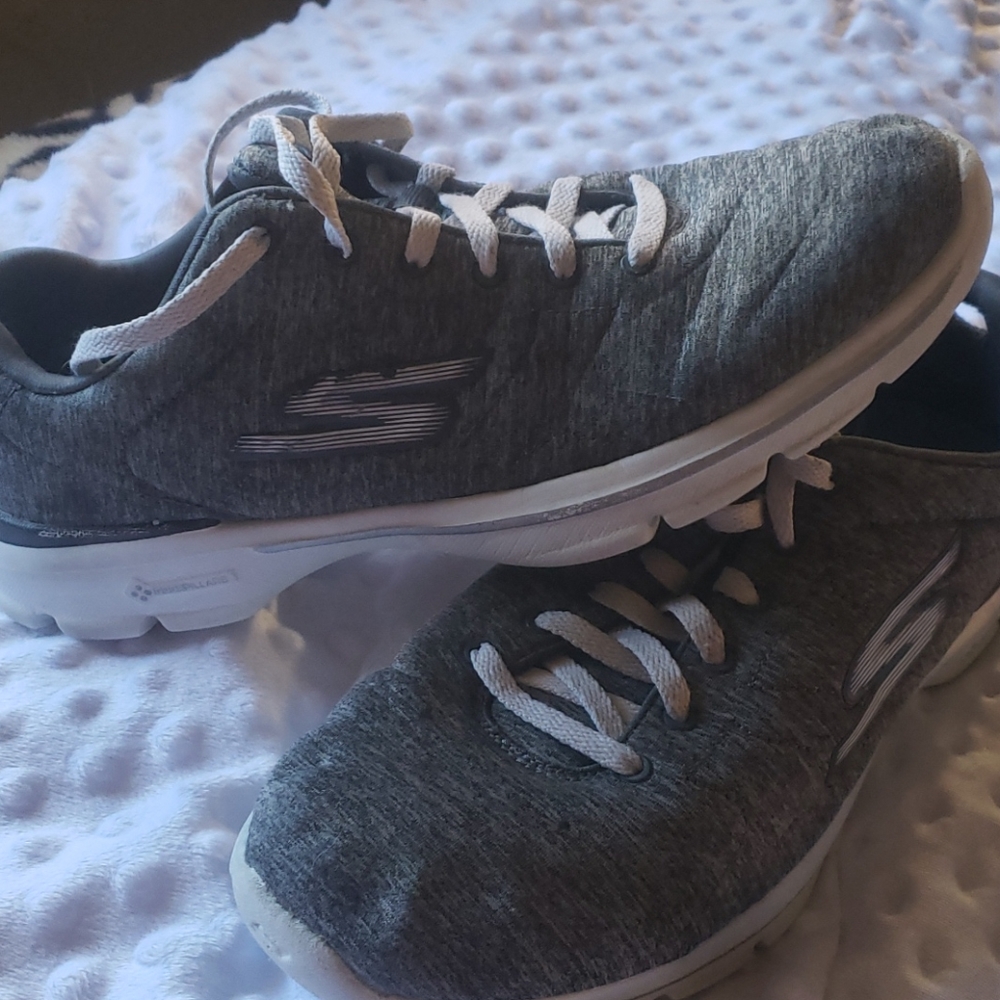 Skechers tennis shoes